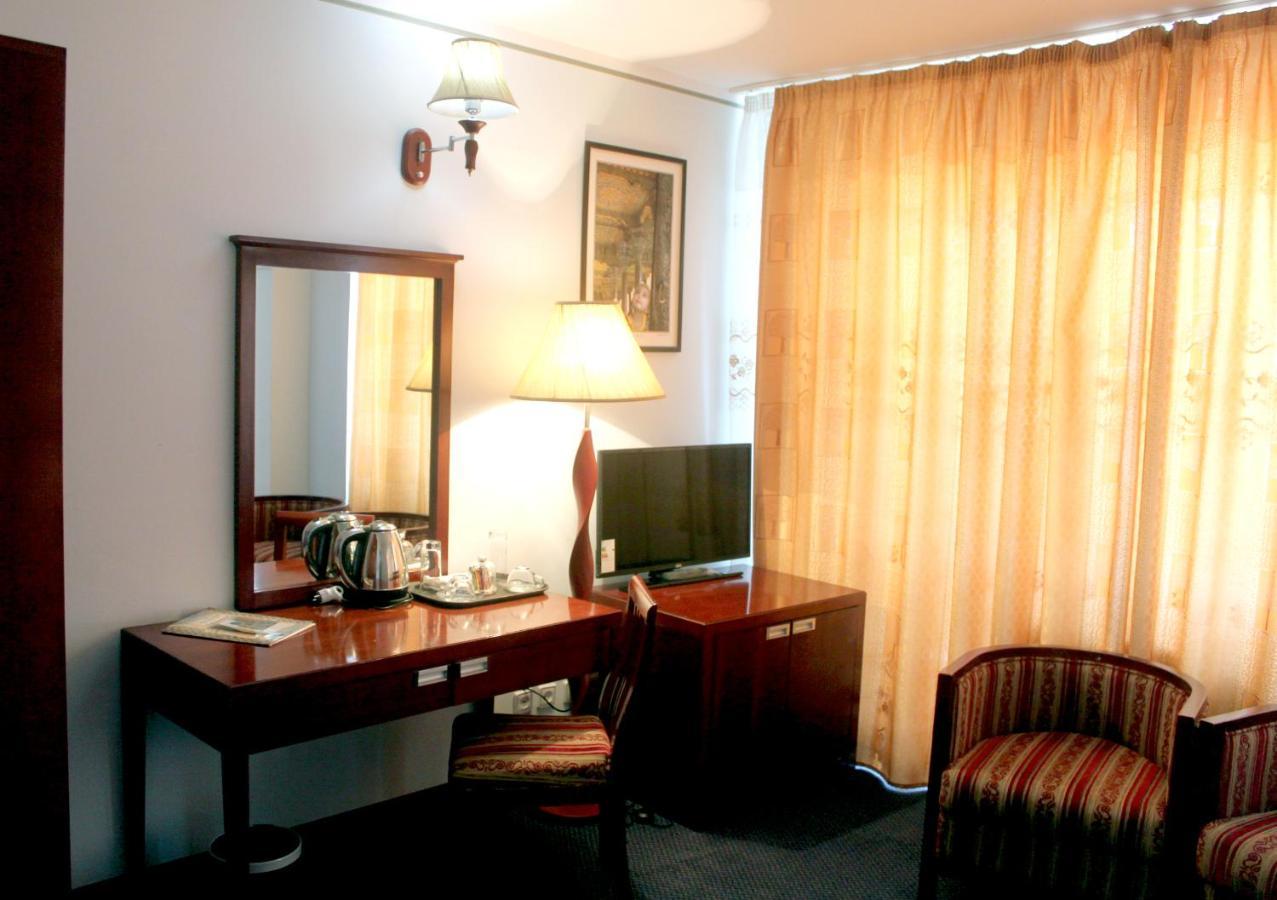 Hotel Grand Buchara Buitenkant foto